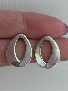 Sterling Silver Mother of Pearl Vintage Pear Shape Teardrop Open Stud Earrings